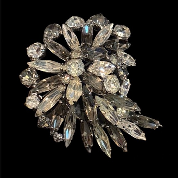 Vintage Crystal Brooch - Picture 3 of 9